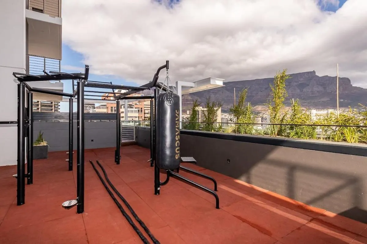 Outdoor Pool Apartment, Gym, Bar & Views Κέιπ Τάουν 0*,  Νότια Αφρική