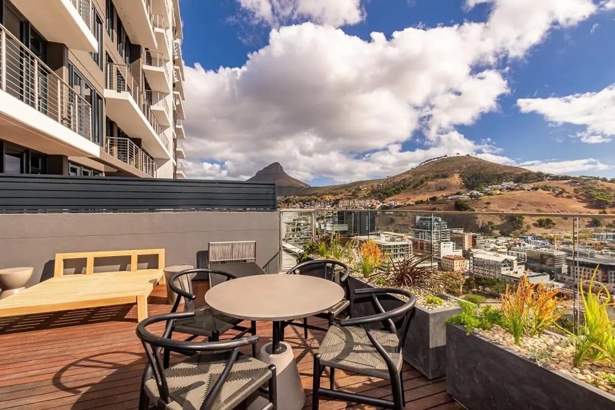 Outdoor Pool Apartment, Gym, Bar & Views Κέιπ Τάουν