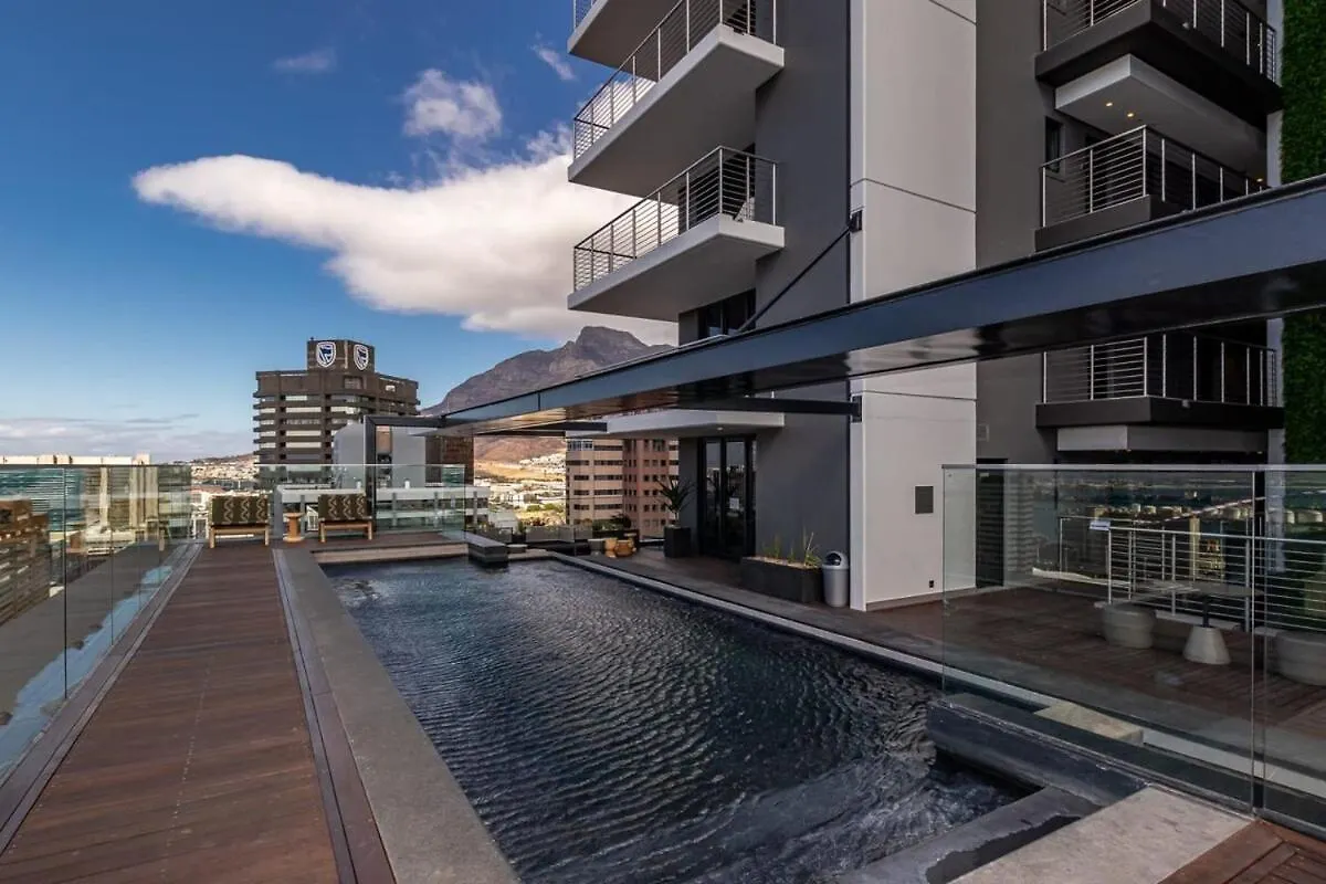 Outdoor Pool Apartment, Gym, Bar & Views Κέιπ Τάουν